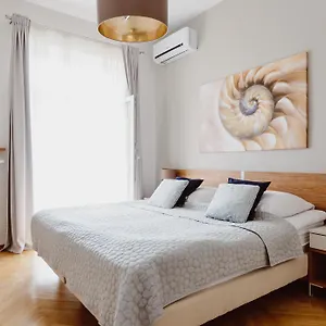 4seasons-apartments-cracow.krakowhotelspoland.com/
