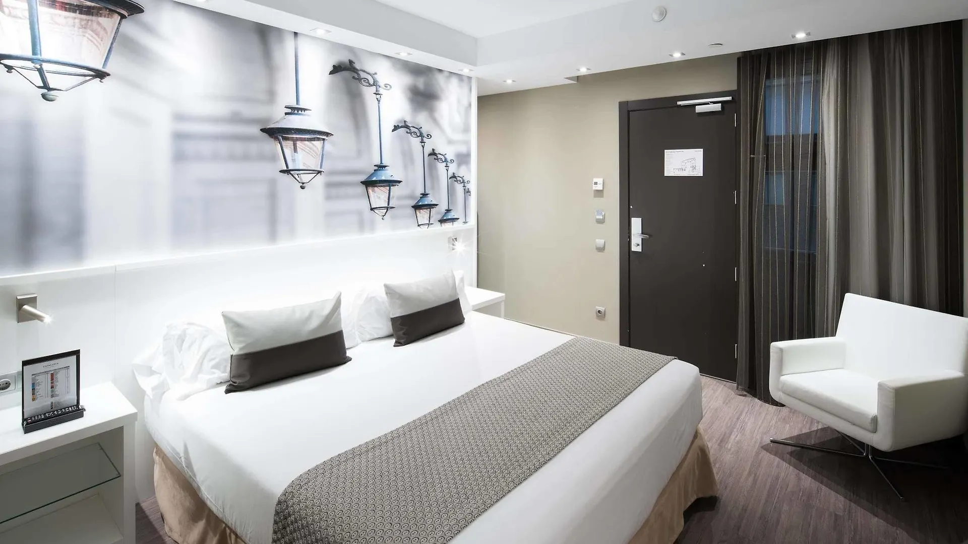 ***  Hotel Catalonia Avinyo Barcellona Spagna